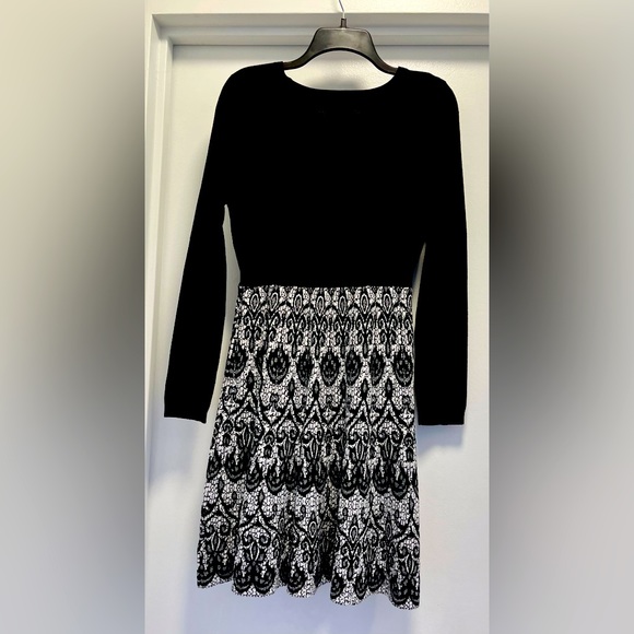 LIKE NEW! Cynthia Rowley women’s long sleeve midi dress Size small blk & white - Picture 6 of 6